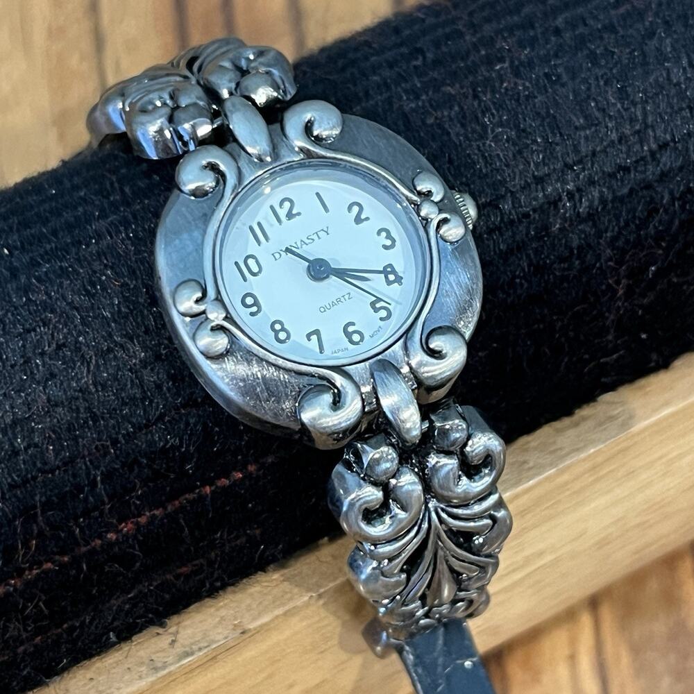 Vintage Dynasty Womens Quartz Analog Watch Silver / Leather Needs Battery